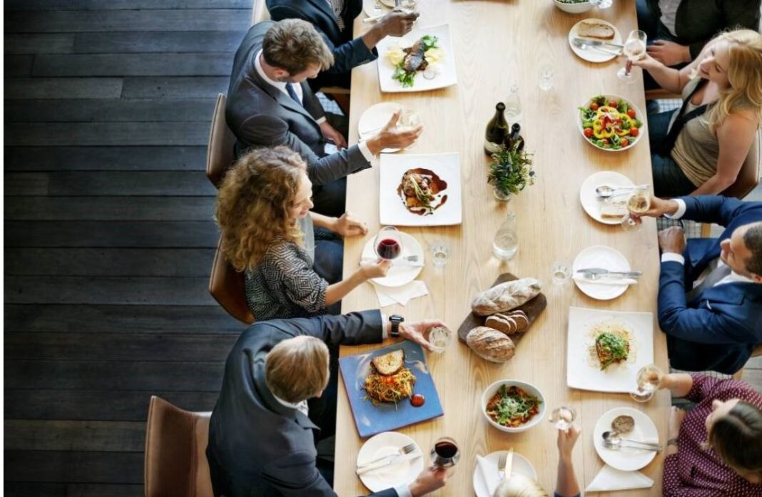 Cách từ chối món ăn tế nhị - Nghệ thuật giao tiếp khiến ai cũng nể trọng