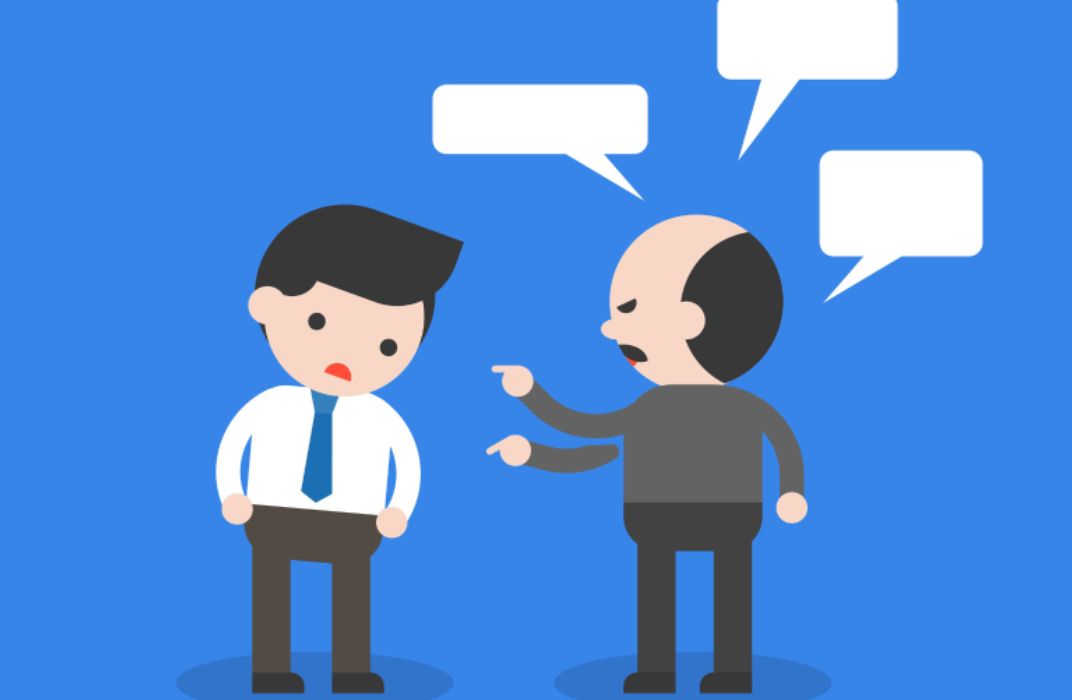 Cách ứng xử chuyên nghiệp khi bị sếp mắng, giao việc khó hoặc thiên vị