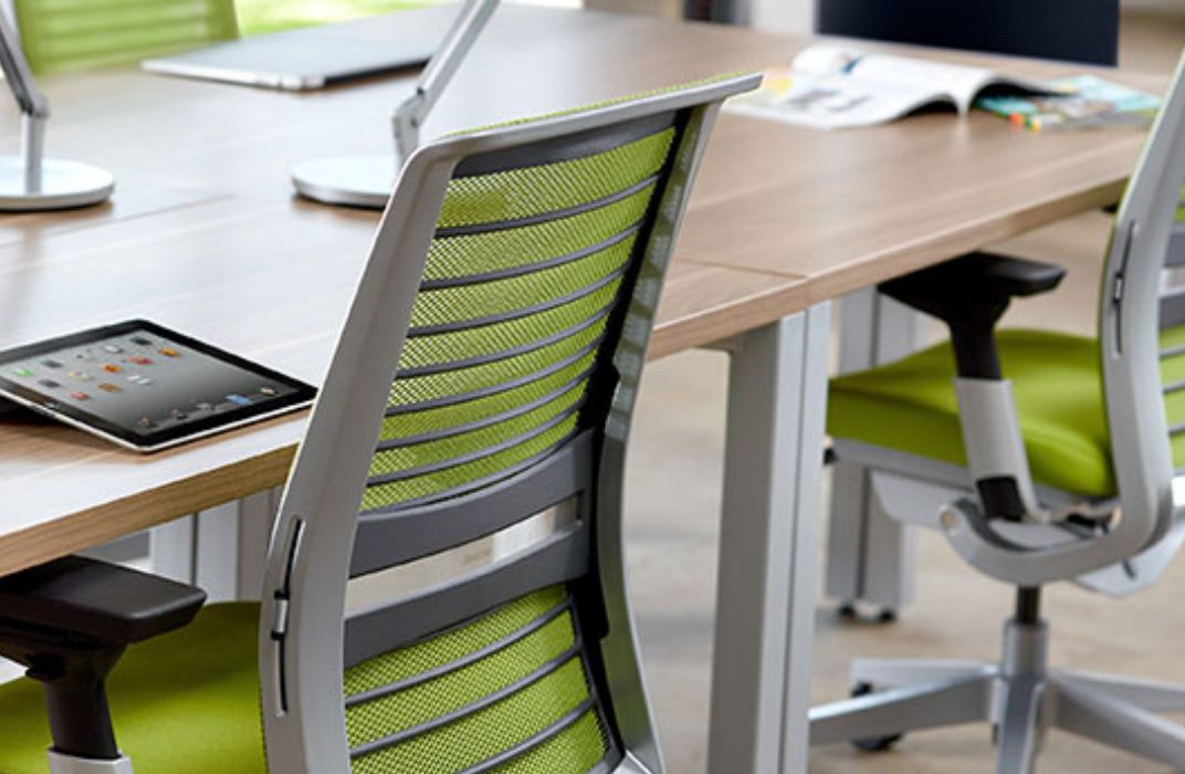 Công đoạn dọn dẹp bàn ghế văn phòng: Hướng dẫn chi tiết từ A-Z