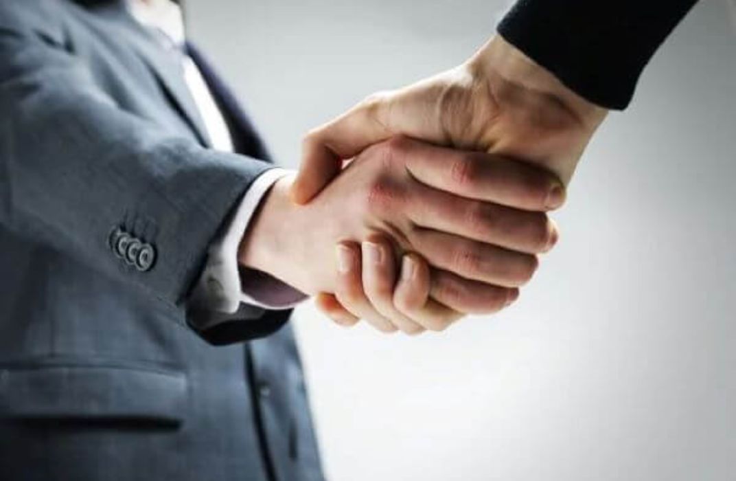 Làm sao để nói ít mà hiệu quả? Nghệ thuật truyền đạt chạm cảm xúc nơi công sở