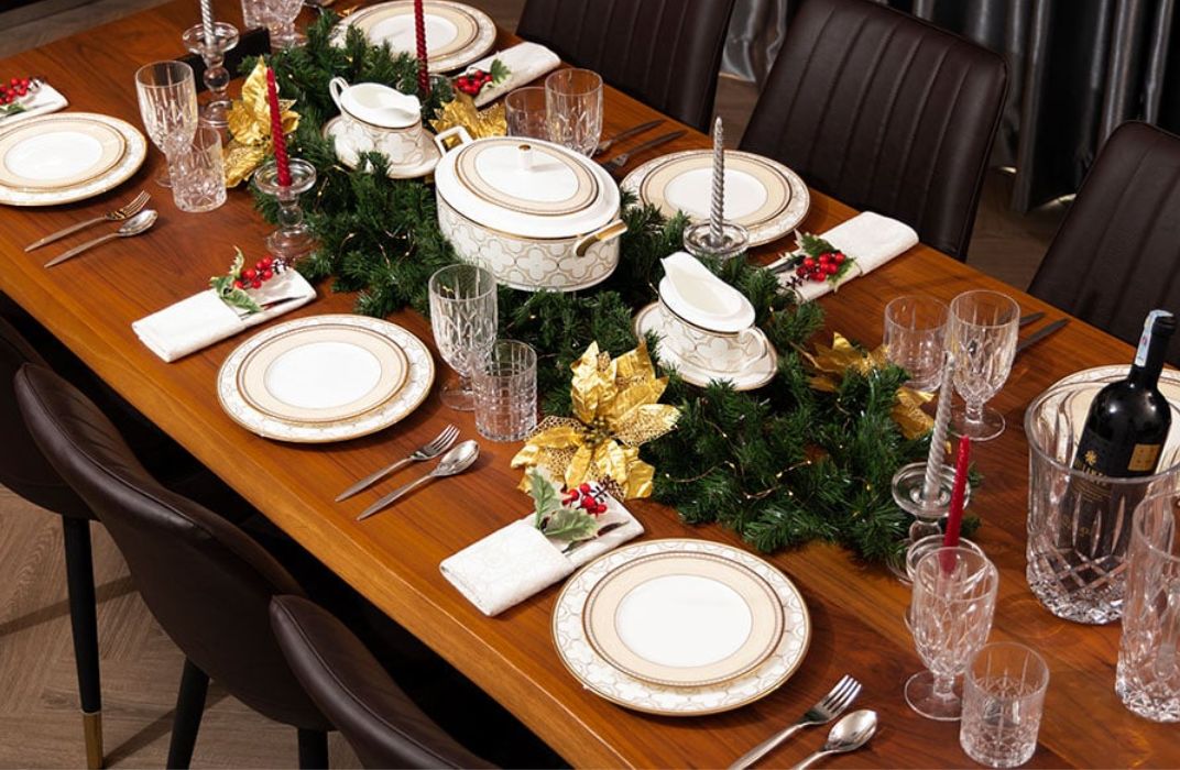 Nghệ thuật giao tiếp trong bàn tiệc - Cách nói chuyện tinh tế, duyên dáng