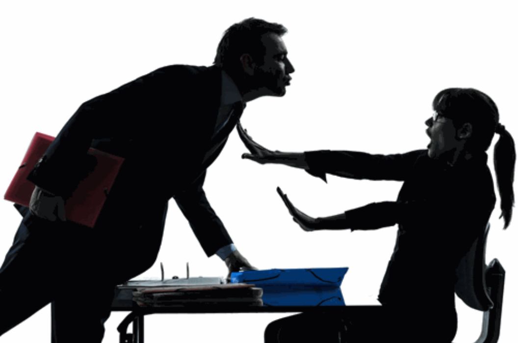 Quấy rối nơi công sở: cách lên tiếng để bảo vệ quyền lợi và danh tiếng