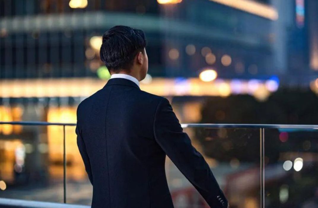 Sự nghiệp bế tắc ở tuổi 35: Giải mã nguyên nhân và xây dựng lộ trình phát triển mới