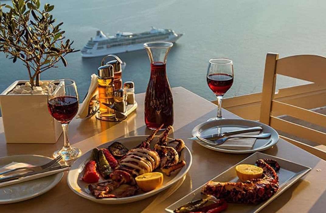 Ứng xử bàn tiệc: Nghệ thuật mời rượu