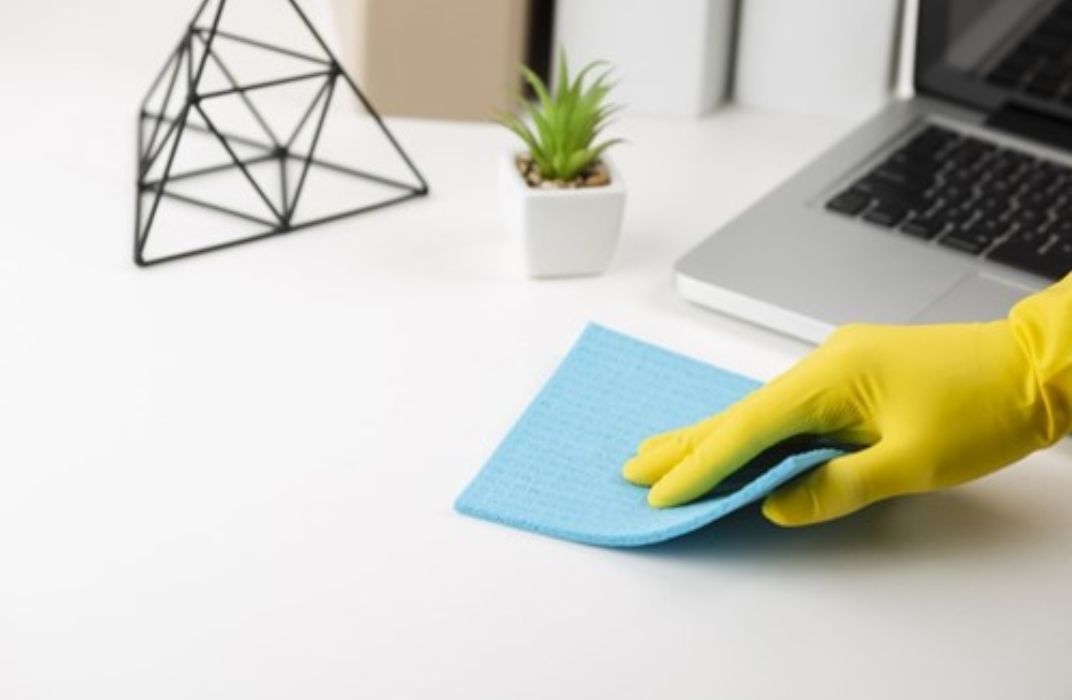 10 bí quyết vệ sinh bàn làm việc sạch bóng cho dân văn phòng