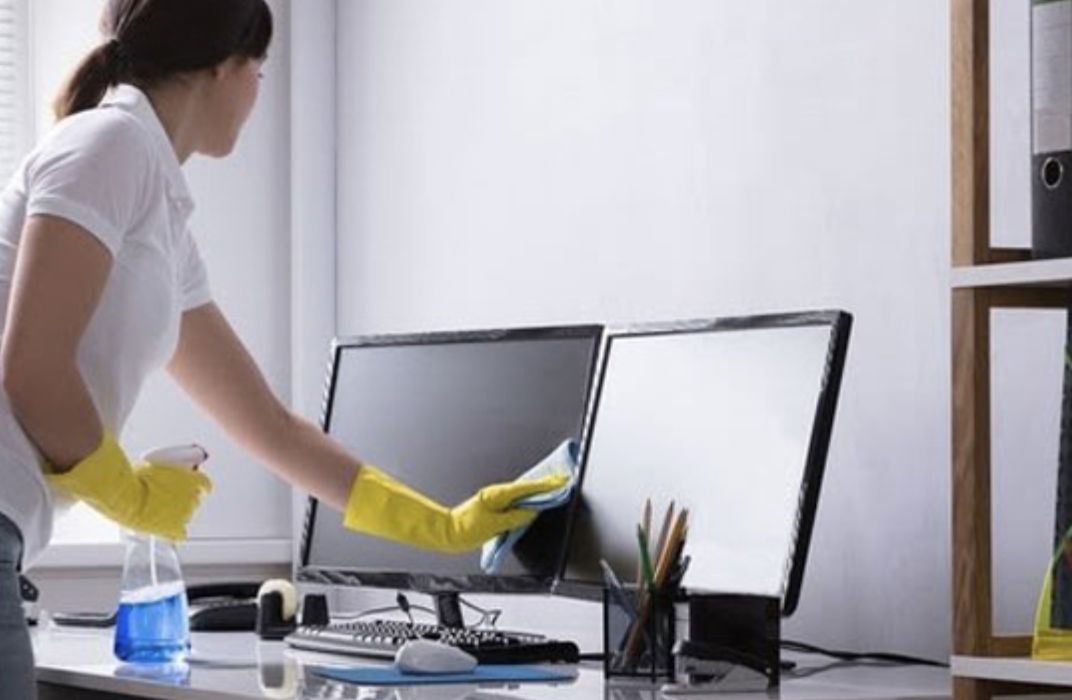 10 bí quyết vệ sinh bàn làm việc sạch bóng cho dân văn phòng