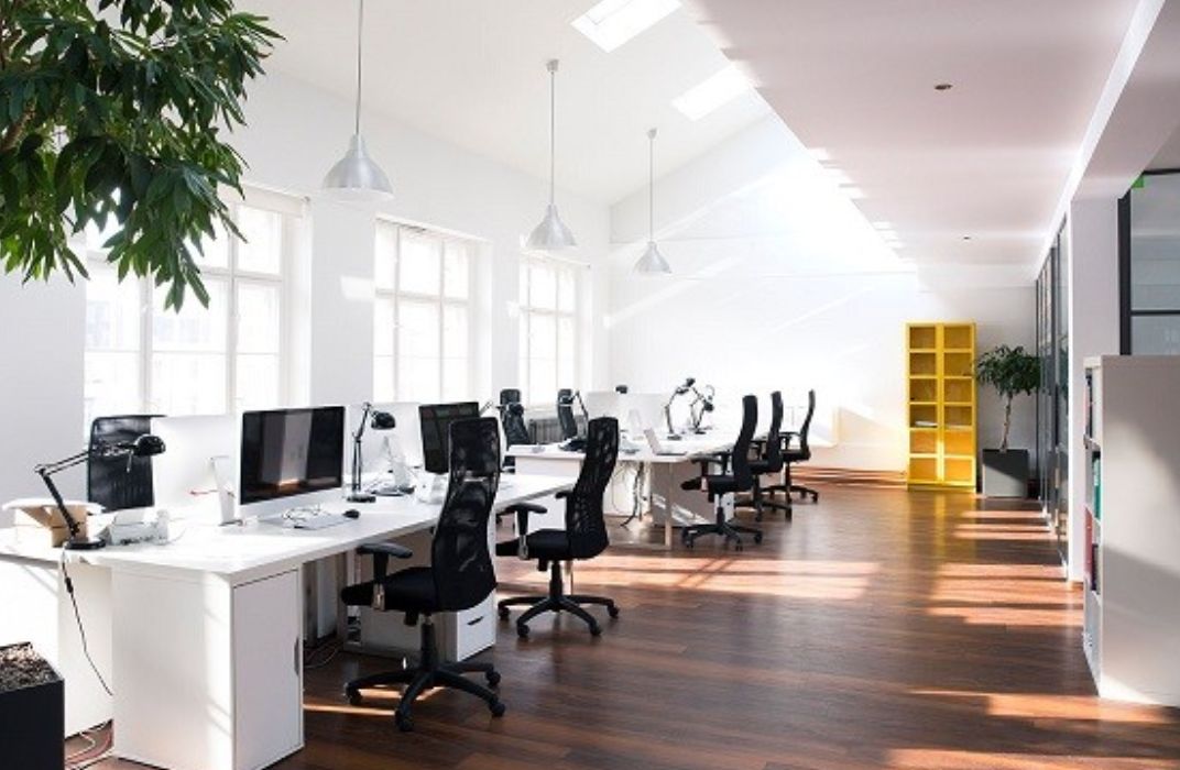 10 bí quyết vệ sinh bàn làm việc sạch bóng cho dân văn phòng